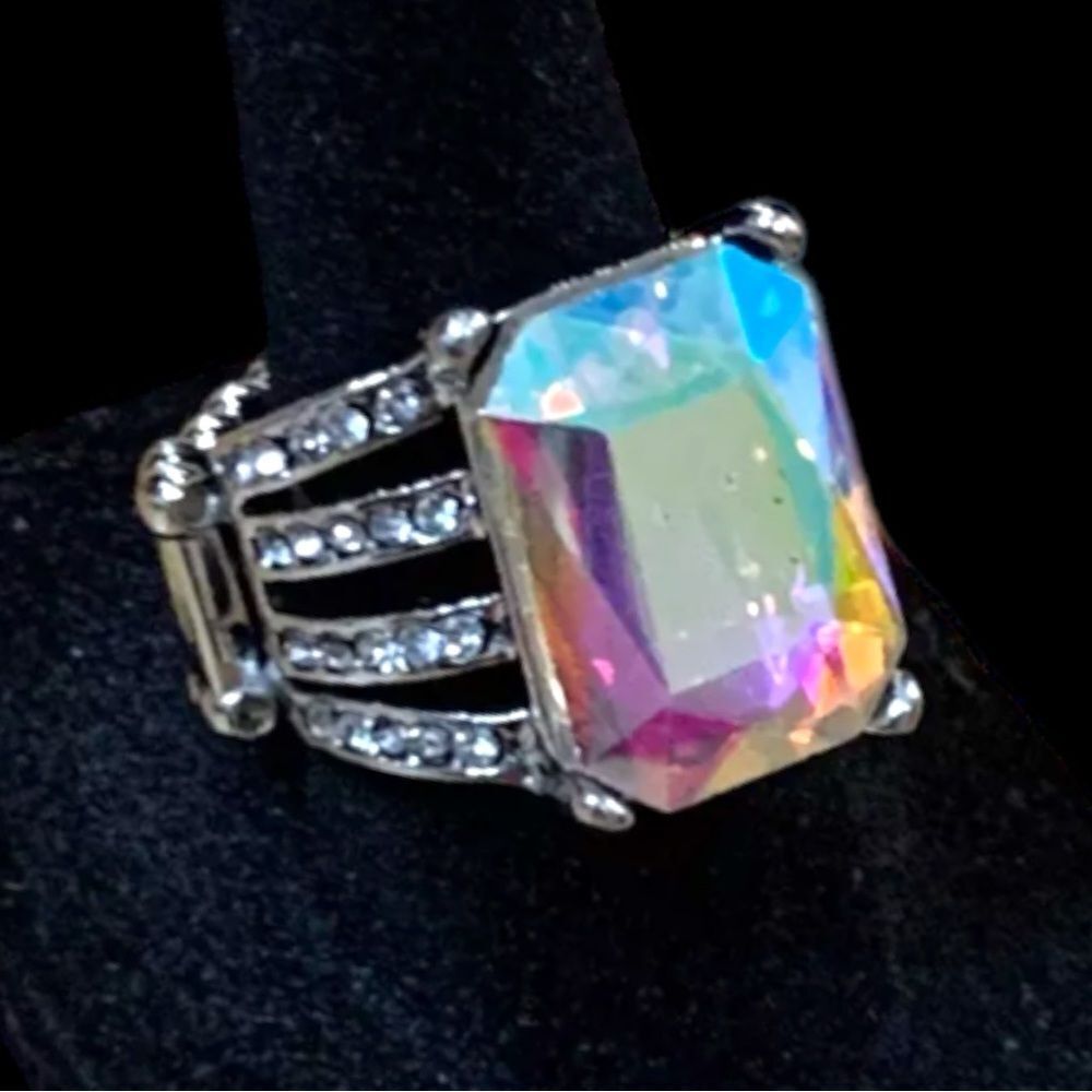 Gorgeous Statement Piece Ring!! New - image 1